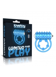 Голубое, светящееся в темноте виброкольцо Lumino Play Vibrating Penis Ring - Lovetoy - в Костроме купить с доставкой