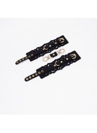 Черные кожаные наручники с узорами и золотистой фурнитурой - Crazy Handmade - купить с доставкой в Костроме